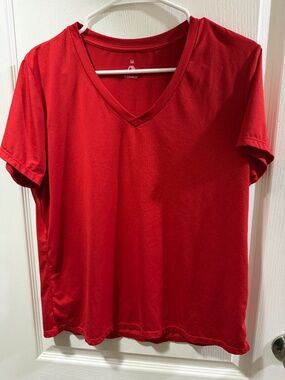 Women’s medium athletic v-neck
